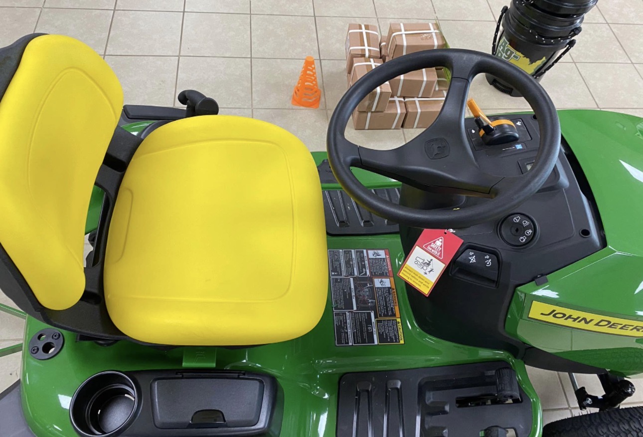 2025 John Deere S240 Lawn Tractor - Image 7