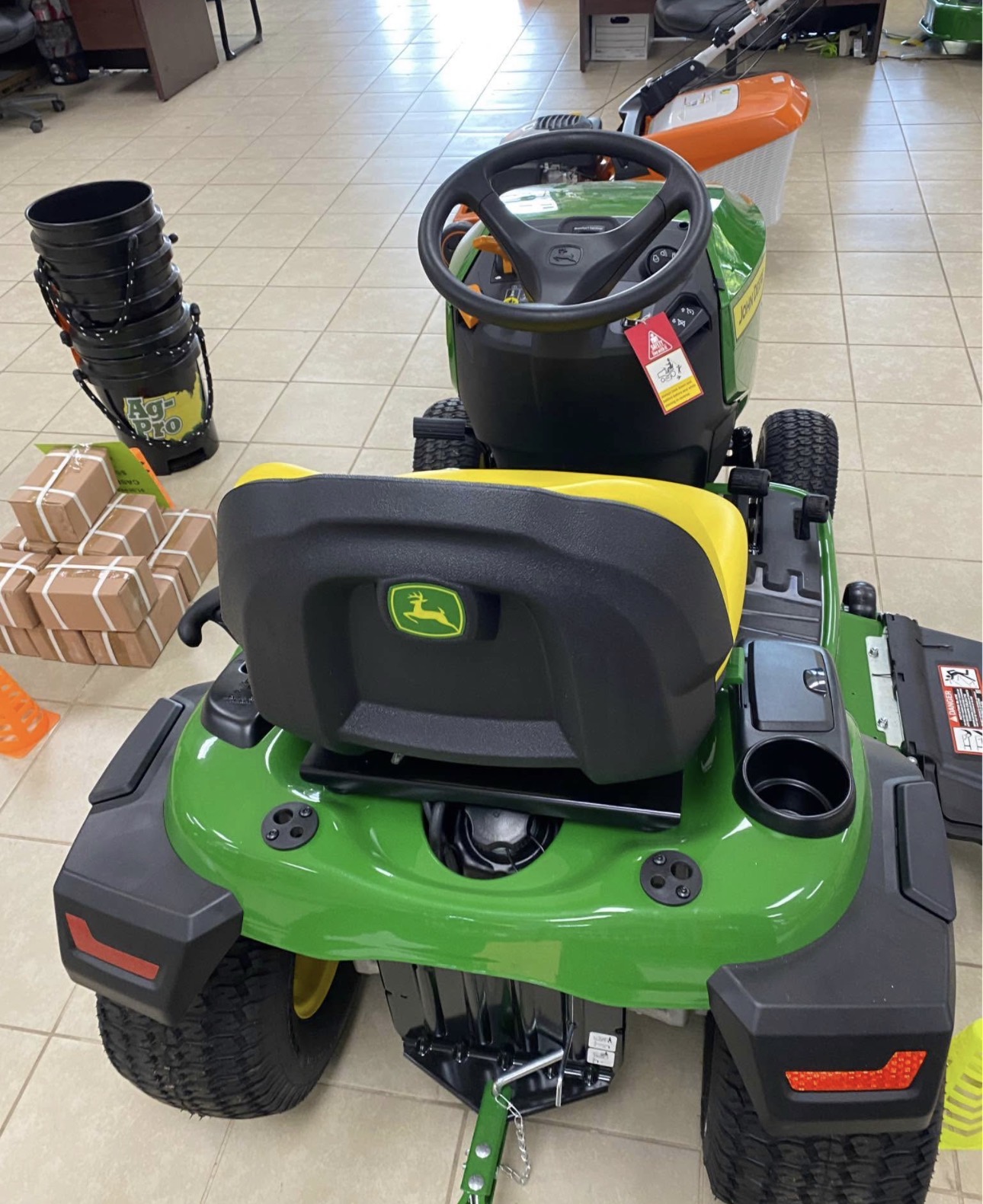 2025 John Deere S240 Lawn Tractor - Image 5