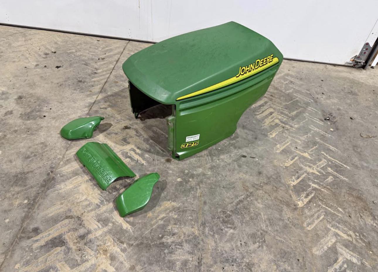 John Deere 325,335,345   hood