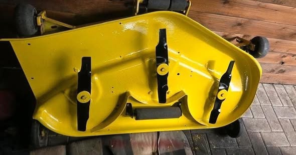 John Deere 318, 322, 332 mower deck John Deere mid-mount mower